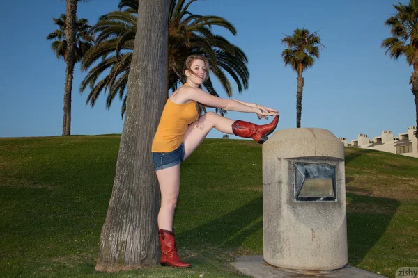 Amateur babe Olivia Pelton flaunts her athletic legs in skimpy shorts & boots  - Girlfriend, Amateur, Shorts, Non Nude, Teen, Perfect, Outdoor, Clothed, Beautiful, Cute  - Photo 7
