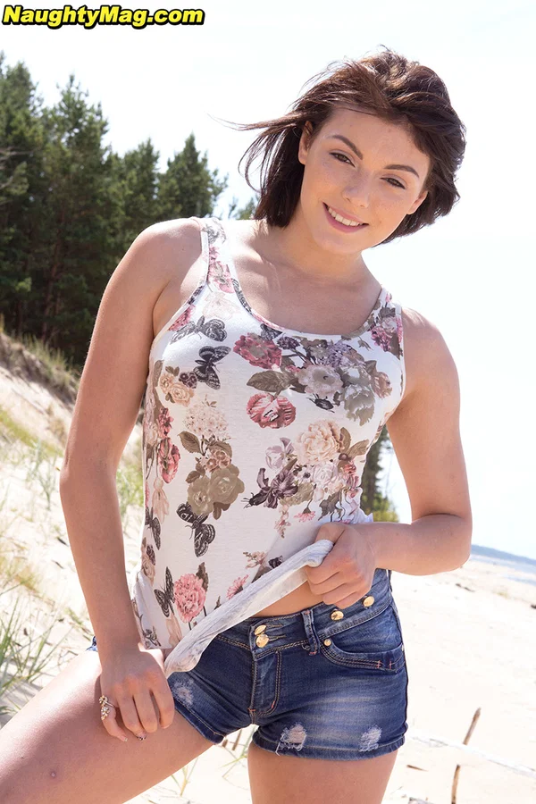 Amateur girl Celine lifts up her shirt to expose her bra while on a beach  - Beach, Short Hair, Amateur, Outdoor, Beautiful, Bikini, Close Up, Shorts, Clothed, Big Tits  - Photo 10