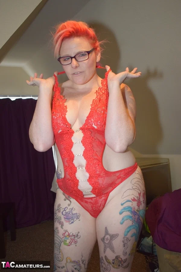 Inked amateur slips off red lingerie to pose nude in glasses and heels  - Chubby, BBW, MILF, Thick, Tattoo, Curvy, Glasses, Lingerie, Amateur, British  - Photo 11