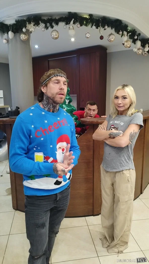 Hot inked teen spinner Chloe Temple gets her muff stuffed by a tattooed guy  - Christmas, Cheating, Pornstar, Blonde, Spreading, Pussy, Pretty, Non Nude  - Photo 3