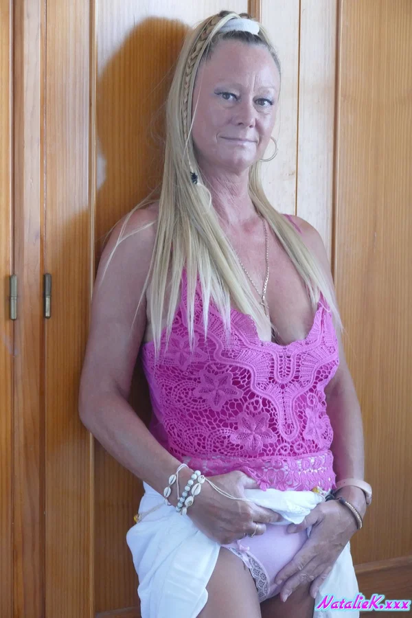 Mature blonde Natalie K takes off her panties & shows her pussy on her bed  - Upskirt, MILF, Spanish, Panties, Amateur, Sexy, Pornstar, Skirt, Feet, Legs  - Photo 11