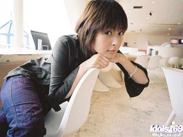 Alluring asian babe Nana Natsume revealing her nice jugs  - Japanese, Babe, Asian, Wife, Big Tits, Face, Beautiful, Short Hair, Natural Tits, Solo  - Photo 5