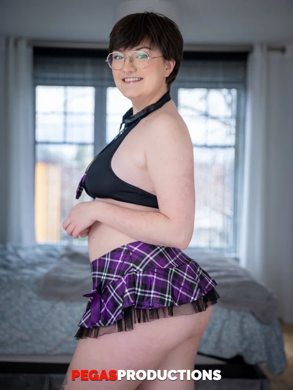 Chubby babe Kitty Kunt shows off her juicy tits and her big booty  - Chubby, Curvy, Thick, BBW, Glasses, Amateur, PAWG, Short Hair, Upskirt, Skirt  - Photo 4