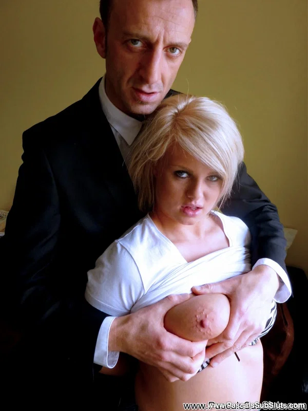 British amateur Bonnie Rose gives her shaved pussy away to a businessman  - Chubby, Curvy, Big Tits, BBW, Natural Tits, Thick, Hardcore, Pussy, Skinny, Shaved  - Photo 3