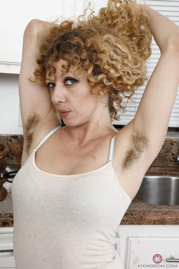 Curly-haired amateur Leona unveils her big ass and plays with her hairy pussy  - Hairy, Amateur  - Photo 1