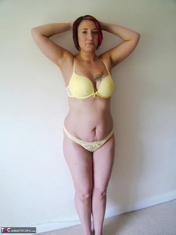 Mature amateur Sara Banks gets completely naked on top of her bed  - Mature, Chubby, Curvy, Thick, BBW, Tattoo, Lingerie, Panties, Nipples, Skirt  - Photo 5