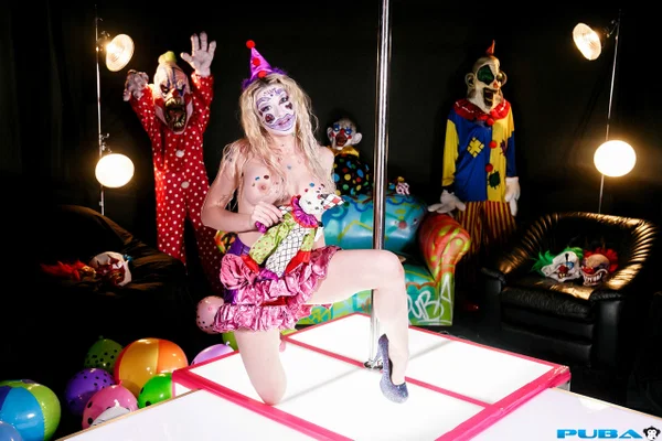 Blonde clown stripper Leya Falcon reveals her tits and poses in high heels  - Cosplay, Stripper, MILF, Dress, Big Tits, Fetish, High Heels, Babe, Ass, Pornstar  - Photo 13
