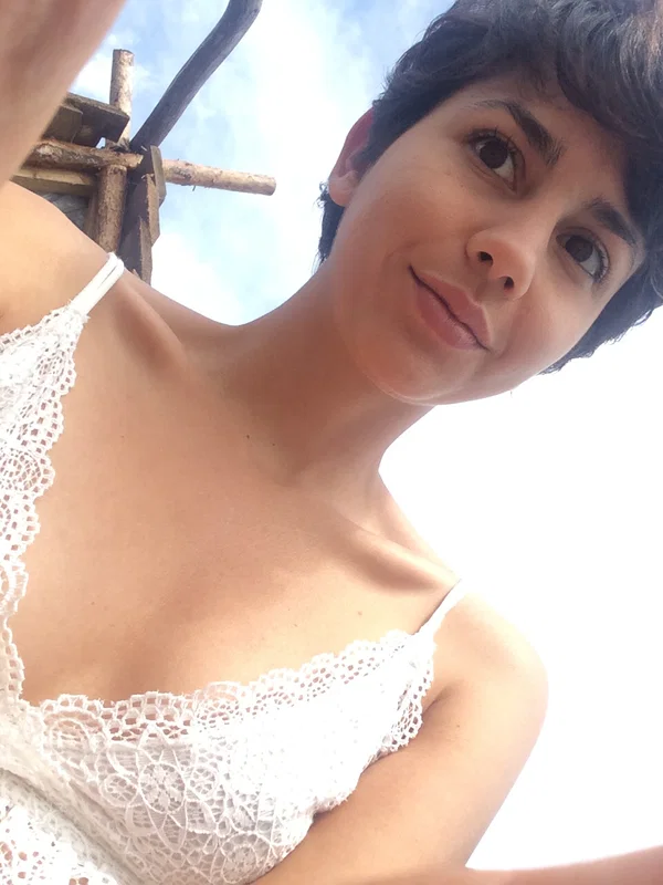 Short-haired British babe Anais shows her big ass & hairy pussy at the doc  - Short Hair, Outdoor, British, Amateur, Ass, Face, Close Up, Tiny Tits, Hairy, Clothed  - Photo 3