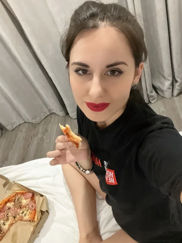 Sexy babe Alina Berryy shows her sweet small tits while eating a pizza  - Glamour, Beautiful, Non Nude, Solo, Babe, Model, Panties, Feet, Tiny Tits, Short Hair  - Photo 16