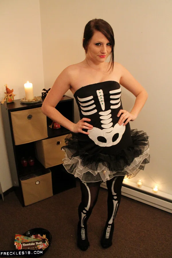Amateur girl Freckles 18 covers her bare boobs in her Halloween outfit  - Halloween, Teen, Amateur, Pantyhose, Babe, Spreading, Close Up, Ass, Brunette, Upskirt  - Photo 2