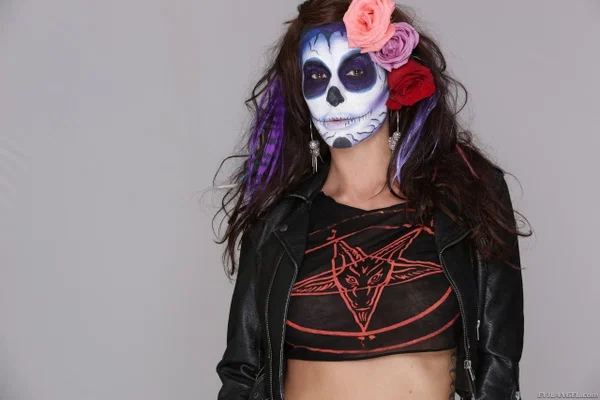 Painted MILF slut Gia DiMarco teases with sexy underboob in hot rocker outfit  - MILF, Pornstar, Brunette, Skinny, Babe, Beautiful, Solo, Non Nude  - Photo 4