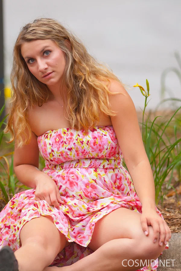 Chubby beauty Roxie lifts her summer dress to flash naked upskirt outdoors  - Clothed, Outdoor, Skirt, Nipples, Upskirt, Big Tits, Beautiful, Ass, Babe, Solo  - Photo 5