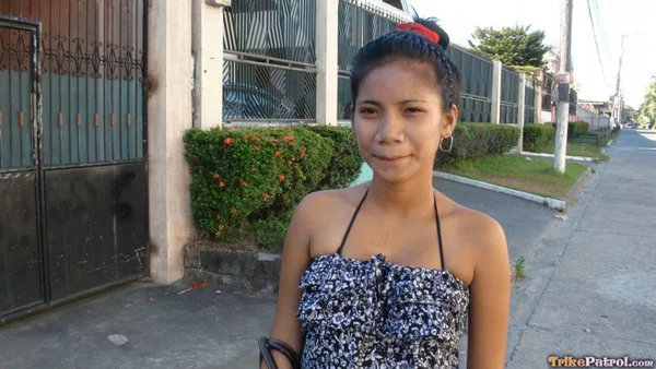 Cute Filipina girl exposes her firm boobs and erect nipples for the first time  - Sexy, Asian, Amateur, Pretty, Outdoor, Non Nude  - Photo 3