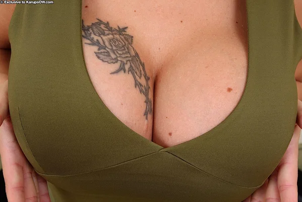 European blonde bombshell Kelly Lenox delving fingers into MILF pussy  - MILF, Big Tits, Blonde, Tattoo, European, Close Up, Masturbation, Fake Tits, Pussy, Ass  - Photo 3