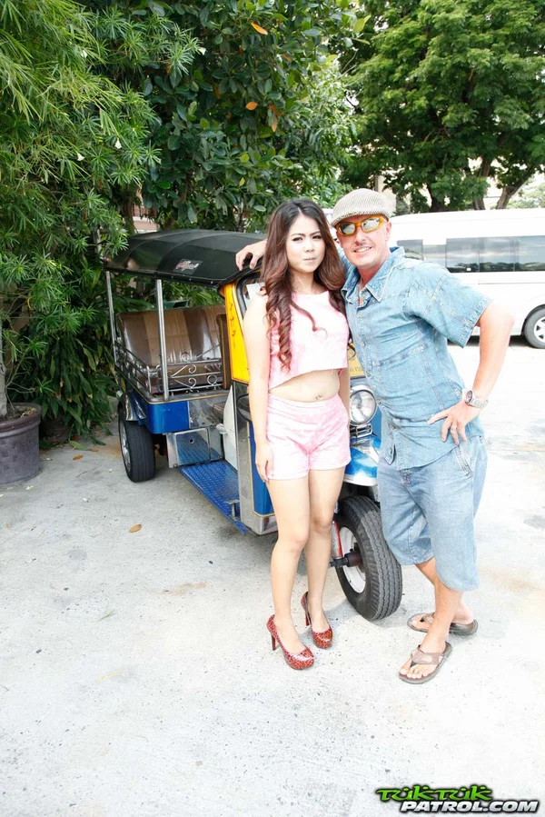 Another pretty Thai teen slut Meena makes contact with Caucasian tourist  - Asian, Amateur, Glasses, Outdoor, Non Nude  - Photo 6