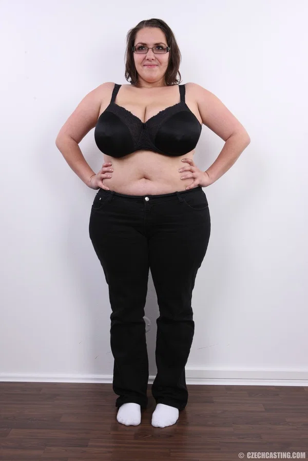 Amateur woman with glasses loses her clothing to model naked for the first time  - Chubby, Curvy, Saggy Tits, Big Tits, BBW, Casting, Czech, Glasses, Close Up, Clothed  - Photo 5