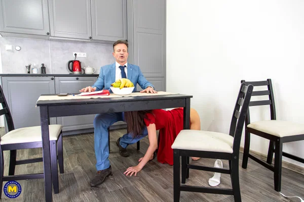 Isabella De Laa seduces her man friend with a blowjob underneath a table  - Mature, Cum In Mouth, Family, Kitchen, Clothed, Amateur, Doggy Style, Skirt, Reality, European  - Photo 5