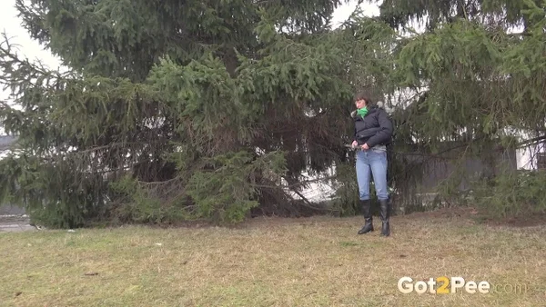 Caucasian girl pulls down her jeans while pissing on a grassy field  - Pissing, Boots, Public, Shaved, Outdoor, Jeans, Close Up, Babe, Beautiful, Solo  - Photo 4