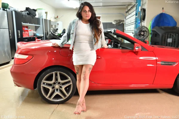 Latina amateur Katarina gets naked on a motorcycle in a garage  - MILF, Amateur, Curvy, Teen, Latina, Chubby, Thick, BBW, Clothed, High Heels  - Photo 2