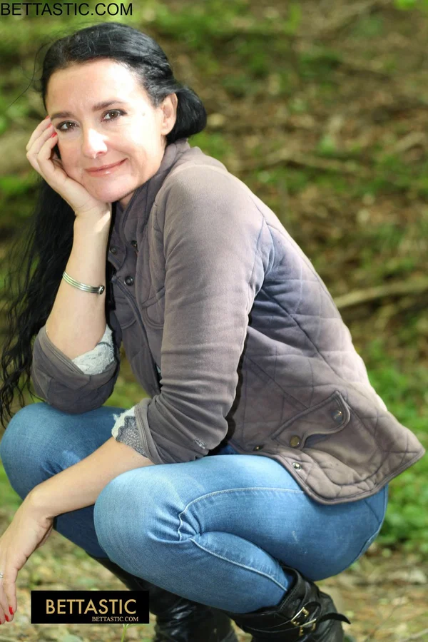 Beautiful brunette Bettastic shows her athletic body in jeans outdoors  - MILF, Amateur, Undressing, Jeans, Tall, Outdoor, Beautiful, Sexy, Brunette, Non Nude  - Photo 3