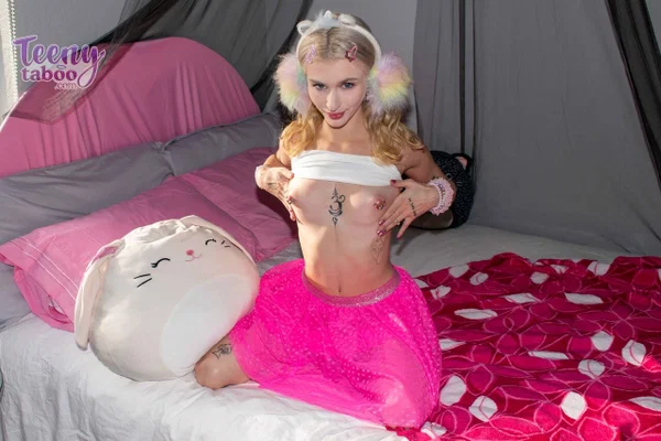Teeny Taboo performed by Emma Rosie XXX Porn Pics  - Old Young, Family, Tattoo, Anal, Nipples, Blowjob, Feet, Piercing, Pussy, Non Nude  - Photo 5