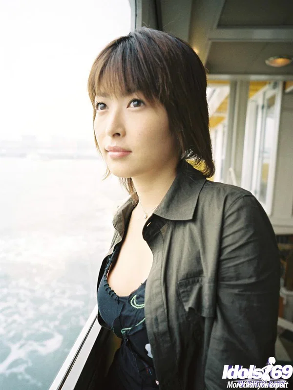 Alluring asian babe Nana Natsume revealing her nice jugs  - Japanese, Babe, Asian, Wife, Big Tits, Face, Beautiful, Short Hair, Natural Tits, Solo  - Photo 1