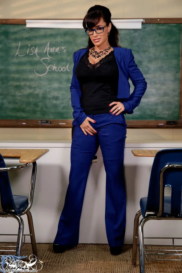Nerdy teacher Lisa Ann unveils her big round ass and poses in hot lingerie  - MILF, Lingerie, Mature, Big Tits, Non Nude, Stockings, Petite, Glasses, Pornstar, Beautiful  - Photo 3