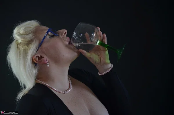 Tattooed blonde Mollie Foxxx prepares to swallow water from a goblet  - BBW, Mature, Chubby, Thick, Amateur, Tattoo, Curvy, Glasses, Clothed, Redhead  - Photo 7