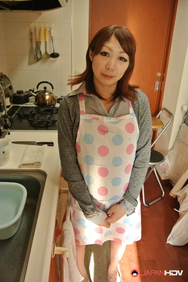 Japanese housewife Eri Fujino shows her tits and ass in an apron  - Japanese, Asian, Ass, PAWG, Babe, Beautiful, Solo, Brunette, Non Nude, Tiny Tits  - Photo 7