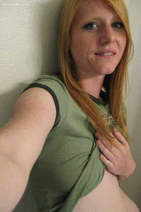 Amateur cutie Cleo revealing her juicy boobs and booty in the mirror  - Amateur, Redhead, Teen, Big Tits, Non Nude, Cute, White  - Photo 7