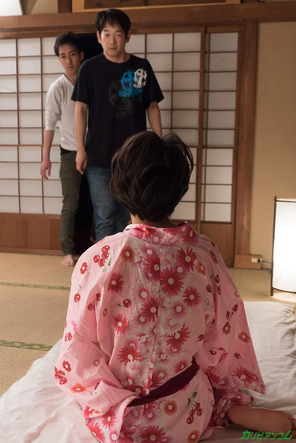 Asian wife Mari Haneda gets her twat filled with two cocks and cum  - Japanese, Pussy, Short Hair, Asian, Close Up, Big Clit, Groupsex, Skinny, Kissing, Tiny Tits  - Photo 14
