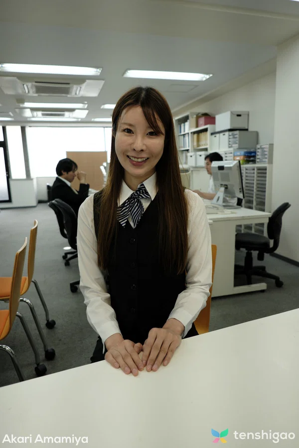 Japanese teen Akari Amamiya kneels and sucks a dick before sex in the office  - Japanese, Office, POV, Clothed, Blowjob, Petite, Teen, Amateur, Reality, Uniform  - Photo 2