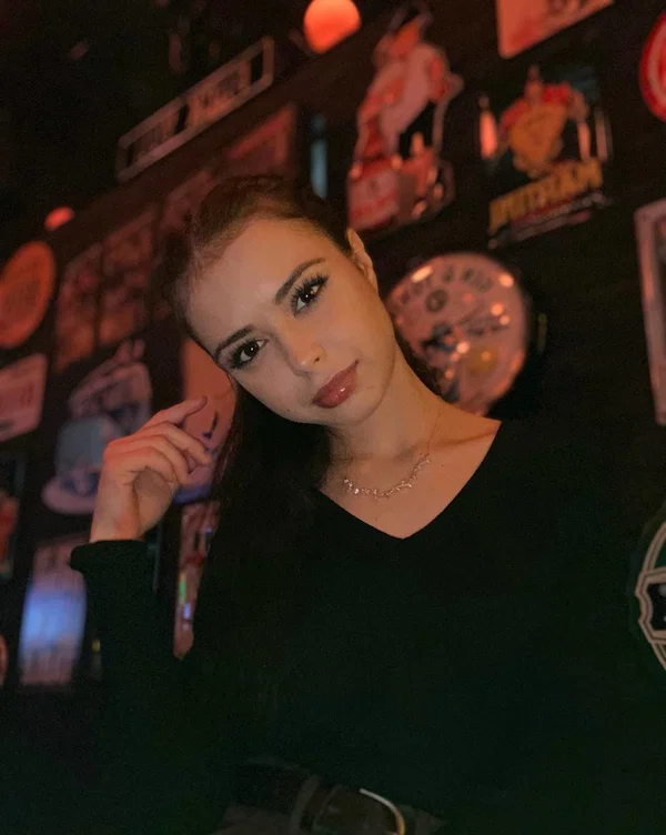 Pretty brunette teen Molly Lo changes into a Wednesday Adams look  - Cosplay, Amateur, Skinny, Face, Sexy, Bikini, Outdoor, Glasses, Short Hair, Non Nude  - Photo 10