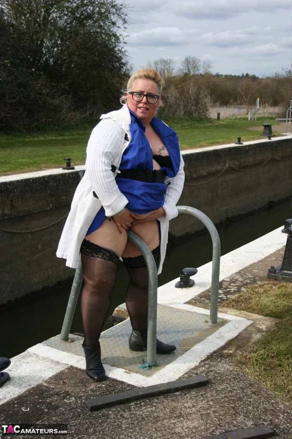 Fat amateur Lexie Cummings exposes tits and twat at a lock  - SSBBW, BBW, MILF, Non Nude, Stockings, Outdoor, Amateur, Glasses, Upskirt, Chubby  - Photo 18