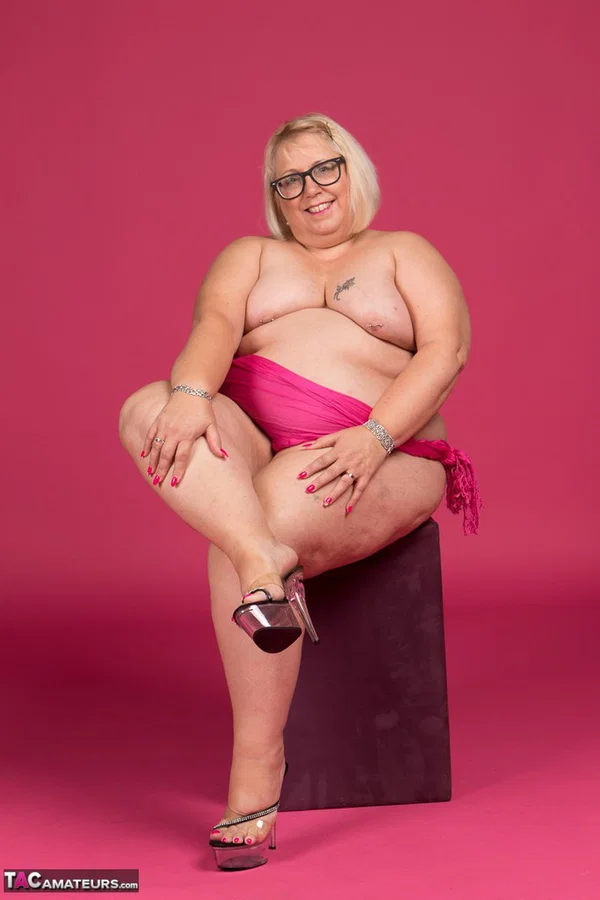 Blonde amateur Lexie Cummings displays her overweight body in high heels  - BBW, Mature, High Heels, Chubby, Glasses, Thick, Short Hair, Curvy, Amateur, Spreading  - Photo 1