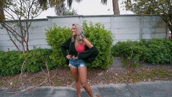 Hitchhiker with big tits Zoey Sinn has hardcore sex with a stranger in his car  - MILF, Reality, Latina, Big Tits, Amateur, Hardcore, Fetish, Outdoor, Shorts, Tall  - Photo 3