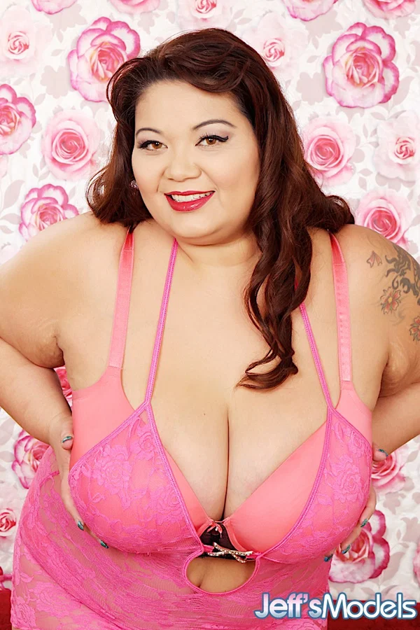 SSBBW Miss Lingling oils up her huge boobs while getting naked in heels  - Mature, MILF, Asian, Saggy Tits, Thick, Chubby, SSBBW, BBW, Nipples, Oiled  - Photo 2
