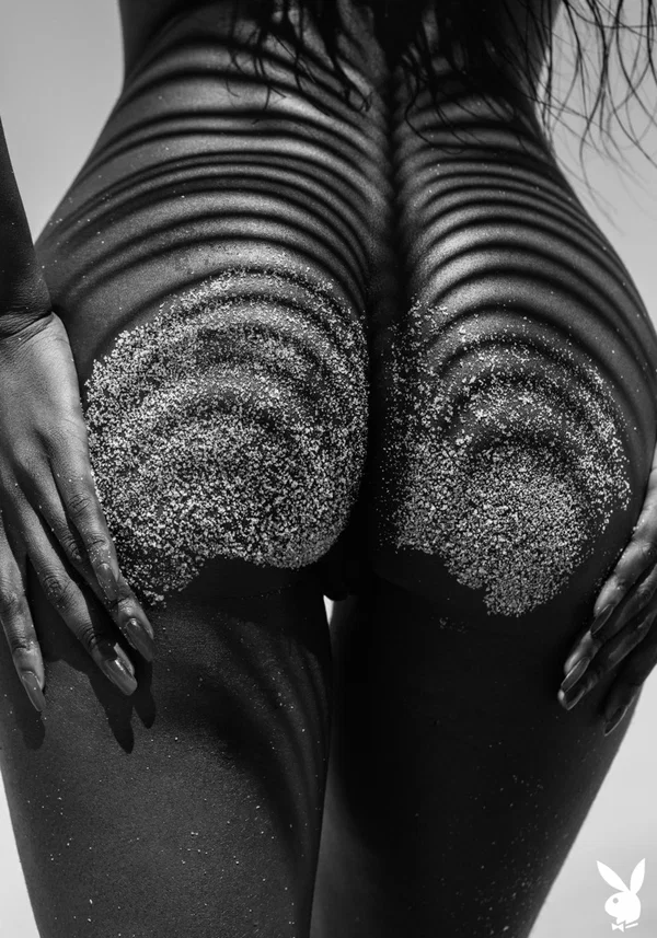Glamorous French babe Naomi Nash exposes her sexy ebony curves on the beach  - Ebony, Beach, African, Wet, Ass, Perfect, Close Up, Natural Tits, Outdoor, Panties  - Photo 9