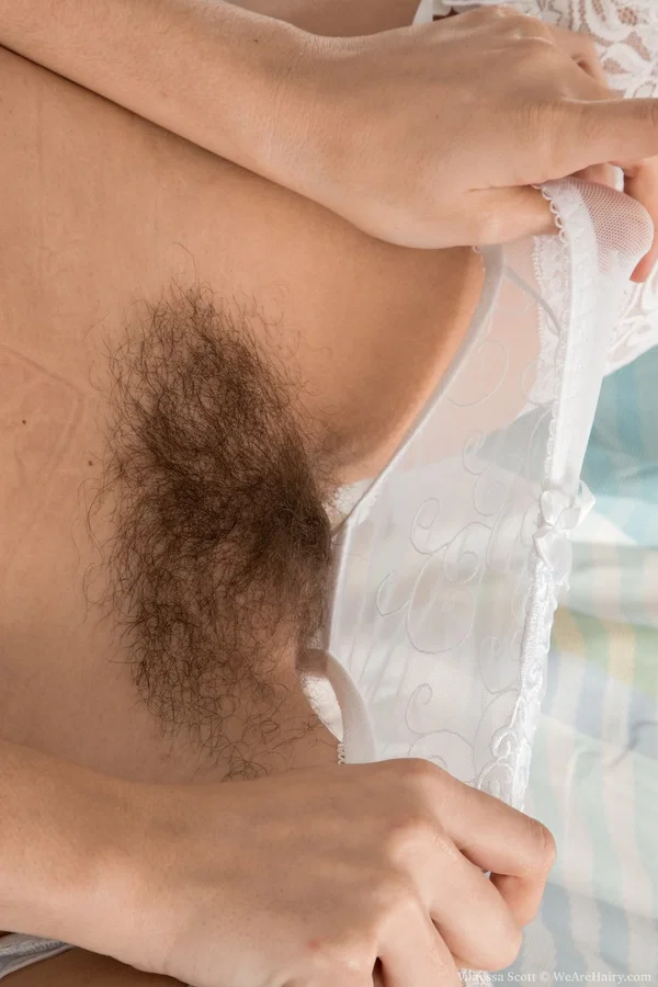 British blonde Vanessa Scott doesn't shave pussy still it looks great  - Hairy, Pussy, Amateur, Spreading, Blonde, Feet, Non Nude  - Photo 4