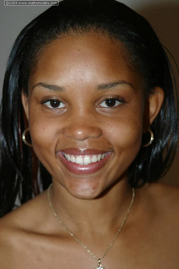 Black girl Cali shows the pink of her pussy after removing her clothes  - African, Ebony, Amateur, Pussy, Hairy, Babe, Piercing, Beautiful, Ass, Skirt  - Photo 16
