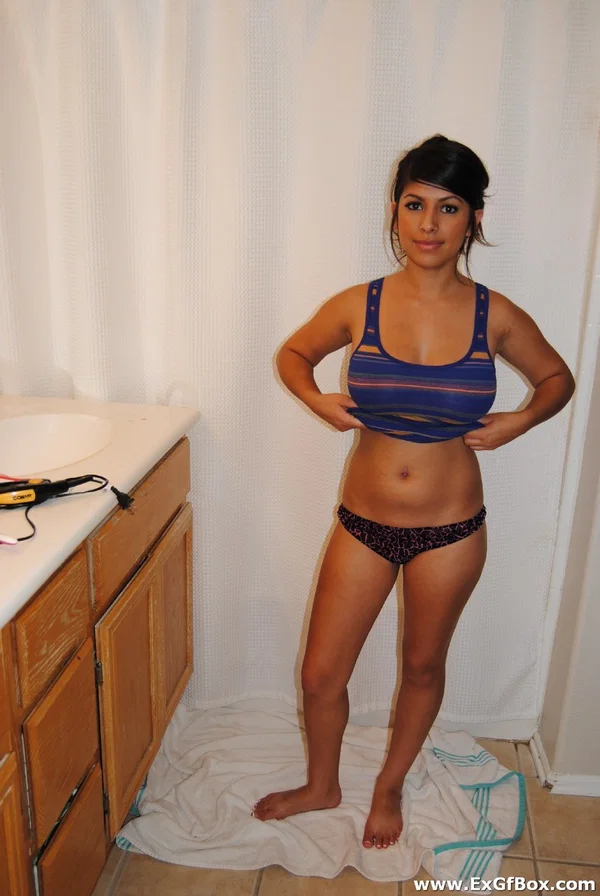 Gorgeous amateur teen Layla shows her juicy breasts & hot body after stripping  - Girlfriend, Amateur, Teen, Cute  - Photo 10