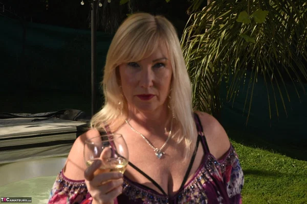 Fat older blonde Melody peels off black leggings afore an outdoor hot tub  - Mature, BBW, Curvy, Thick, Yoga Pants, Pool, Chubby, Amateur, Outdoor, Non Nude  - Photo 3