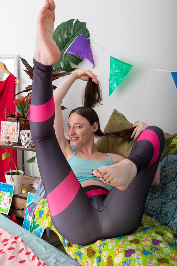 Australian amateur Zina B shows her bushy twat and plays with a comb  - Yoga Pants, Australian, Flexible, Hairy, Teen, Amateur, Tall, Feet, Solo, Pale  - Photo 1