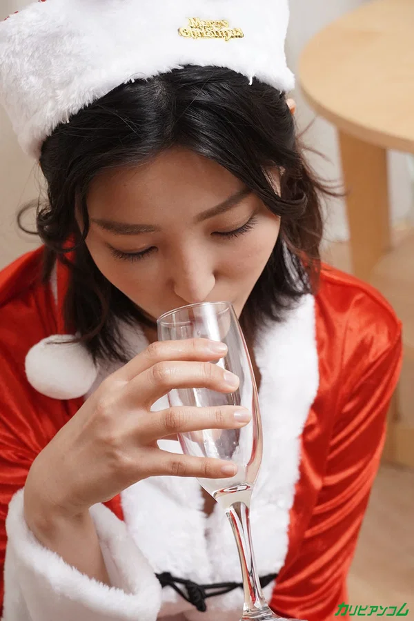 Japanese Mrs Santa Claus Emiri Momota fucks and tastes fresh cum  - Japanese, Christmas, Footjob, Asian, Fetish, Shaved, Natural Tits, Cumshot, Uniform, Hardcore  - Photo 5