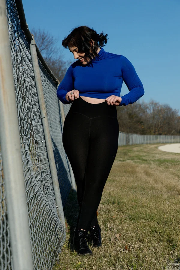 Brunette babe amateur Jenna Phillips teases with her ass in tights outdoors  - Amateur, Beautiful, Babe, Solo, Non Nude  - Photo 7