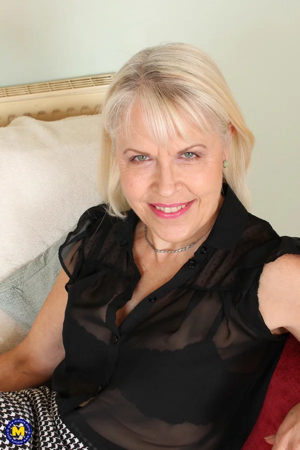 Naughty Lady Sextasy undresses and poses in her nylon stockings  - Granny, Mature, Undressing, White, European, Amateur, Blonde, British, Stockings, Pussy  - Photo 4
