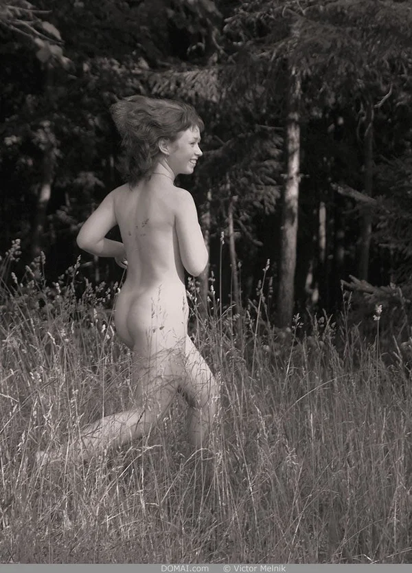 Amateur ginger teen with a big ass posing in beautiful nature butt naked  - Redhead, Outdoor, Teen, Tiny Tits, Nipples, Cute, Short Hair, Glamour, Ass, Model  - Photo 18