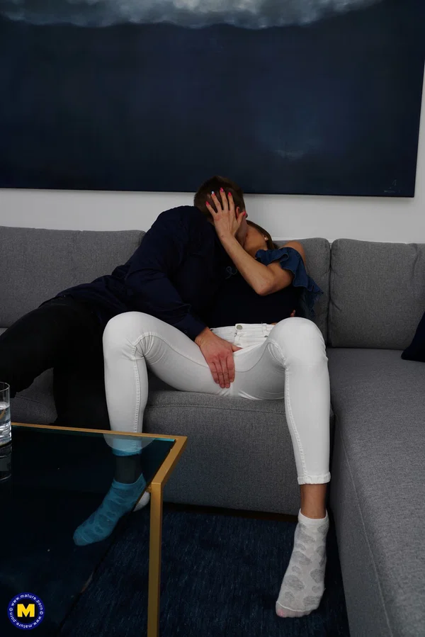 Mature woman Camilla C. enjoys a steamy FFM threesome with a young couple  - Threesome, Groupsex, Mature, Amateur, European, Kissing, Stockings, Petite, Hungarian, Reality  - Photo 2