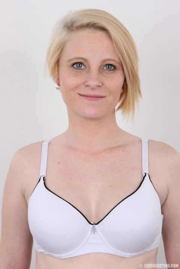 Pregnant girl lets her hormones get the better of her and decides to pose nude  - Pregnant, Casting, Amateur, MILF, Blonde, Czech, European, Face, Nipples, Big Tits  - Photo 6
