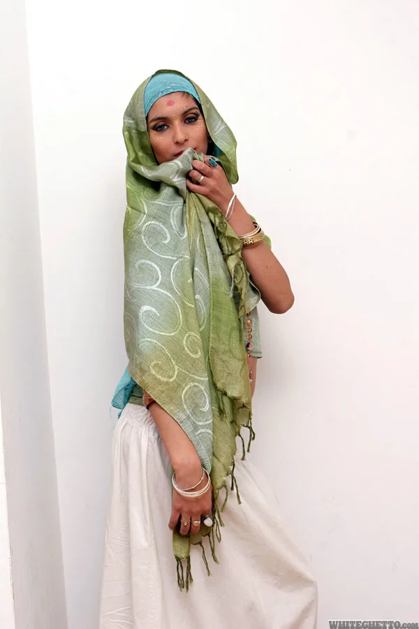 Pierced Indian solo model Tiziana posing non nude to flaunt her sexy body  - Indian, Non Nude, Clothed, Babe, Beautiful, Solo  - Photo 8